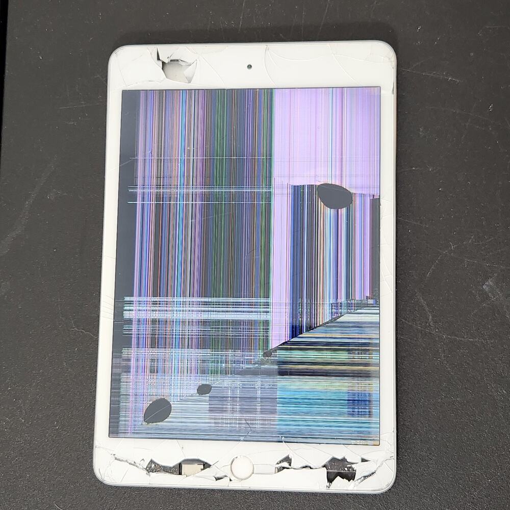 Unlocked Apple iPad mini 4 128GB Silver 7.9" A1550 Tablet - Cracked Screen